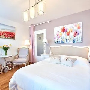 Naturalbnb - Superbes D'hôtes, Au Calme, Parking Sécurisé&gratuit, Copieux Petit Déj' En Option , Villeurbanne France